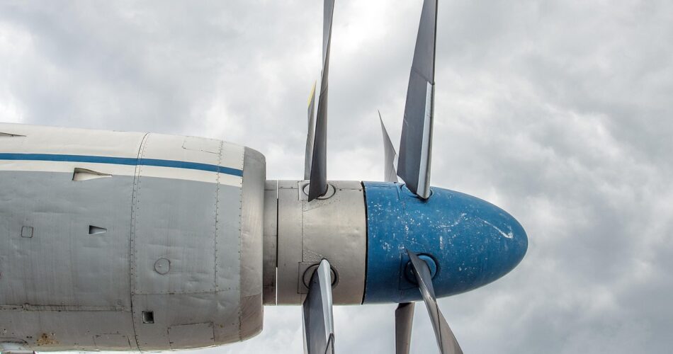 As More Skilled Workers Retire, Airlines Are Getting Desperate for Mechanics